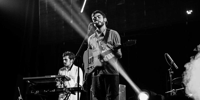 擎天跨海:福建大型钢结构场馆屋盖体系的设计智慧与施工挑战